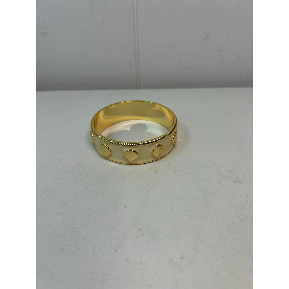 Lilly Pulitzer gold-tone and butter yellow enamel seashell bangle bracelet. NWOT